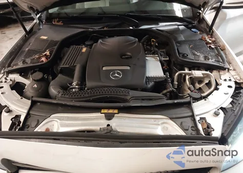 2016 Mercedes-Benz C 300 4Matic из США, поврежденный, VIN 55SWF4KBXGU111860